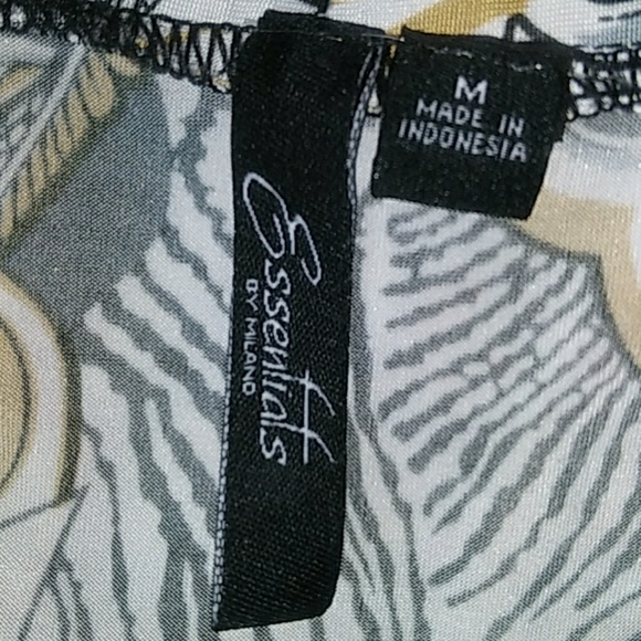 Women's Short Sleeve Blouse - Picture 3 of 3